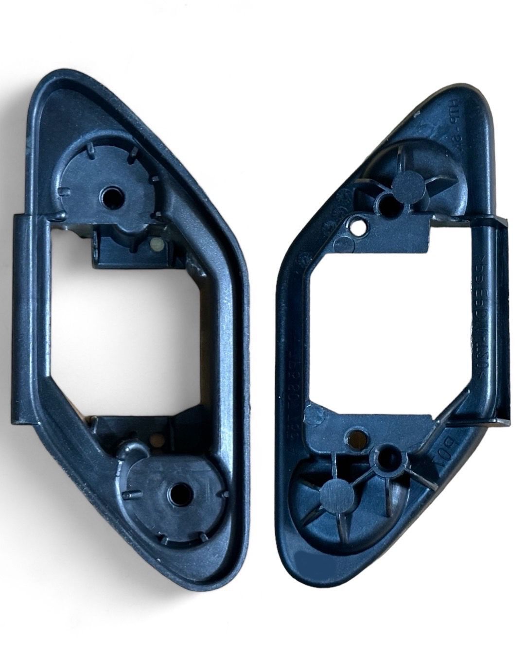 FAR YIKAMA KAPAGI ALT BRAKETİ SOL CAYENNE TURBO 2011-2015