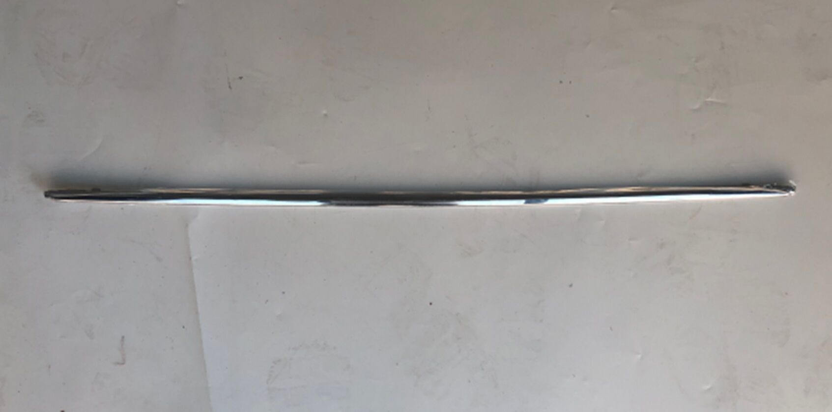 TAMPON SPOYLERİ ARKA ORTA ÇITASI PASSAT B9 2019-2024